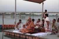 Sharayu Arati by HH Swamiji at Naya Ghat, Ayodhya (23 March 2025)
